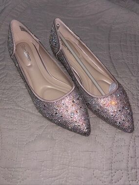 Silver Slipper Rhinestone Pointed Toe Flats size 6 Brand New